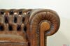 Apoyabrazos de sillón Chester con clavos