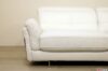 Reposabrazos con asiento de cuero blanco