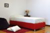 Cama sin cabecero con ruedas de acero