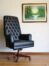 Silla de oficina de cuero negro
