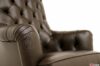 Sillón presidencial con reposabrazos tapizados