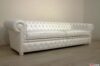 Sofá Chesterfield de cuero blanco