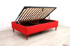 Cama individual roja con pies altos