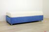 Cama individual con ruedas en microfibra azul claro