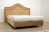 Cama de matrimonio tapizada con cabecero clásico capitonné