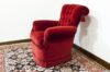 Pequeño sillón clásico tapizado