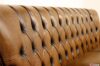 Sofá tipo Chesterfield de respaldo alto