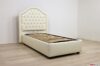 Cama individual con cabecero capitonné y botones Swarovski