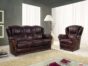 Salón clásico de madera y cuero burdeos