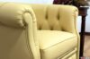 Reposabrazos de cuero amarillo para sillón de dormitorio clásico