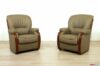 Sillones clásicos de cuero y madera color paloma