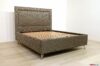 Cama de diseño con pies altos de acero