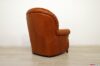 Sillón retro clásico de cuero y respaldo alto