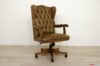 Sillón de oficina clásico de madera y cuero marrón