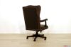 Sillón de dirección con respaldo de piel y clavos