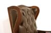 Sillón de dirección clásico de madera y piel con clavos