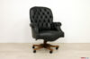 Sillón de oficina clásico de cuero negro capitonné