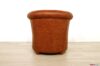 Detrás de la silla de bañera de cuero vintage