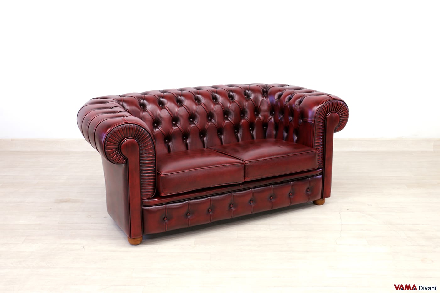 Sofá Chesterfield 2 plazas compacto piel roja